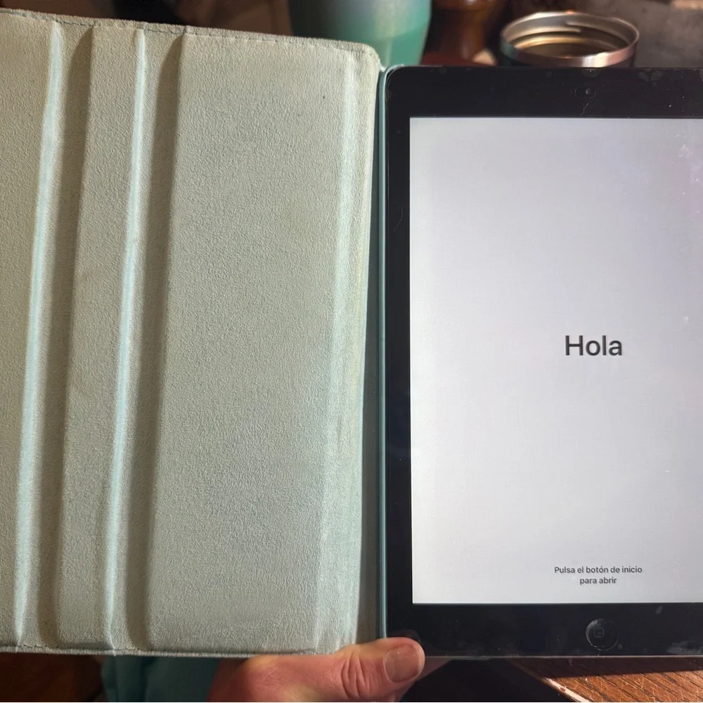 iPad Air 1st Gen 32GB Cellular - Picture 2 of 8